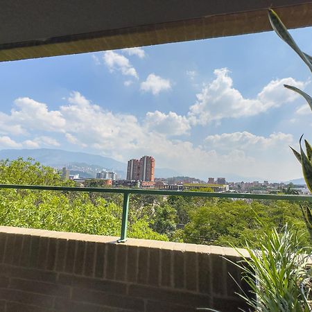 B 48 Living By B Rent Apartment Меделин Екстериор снимка