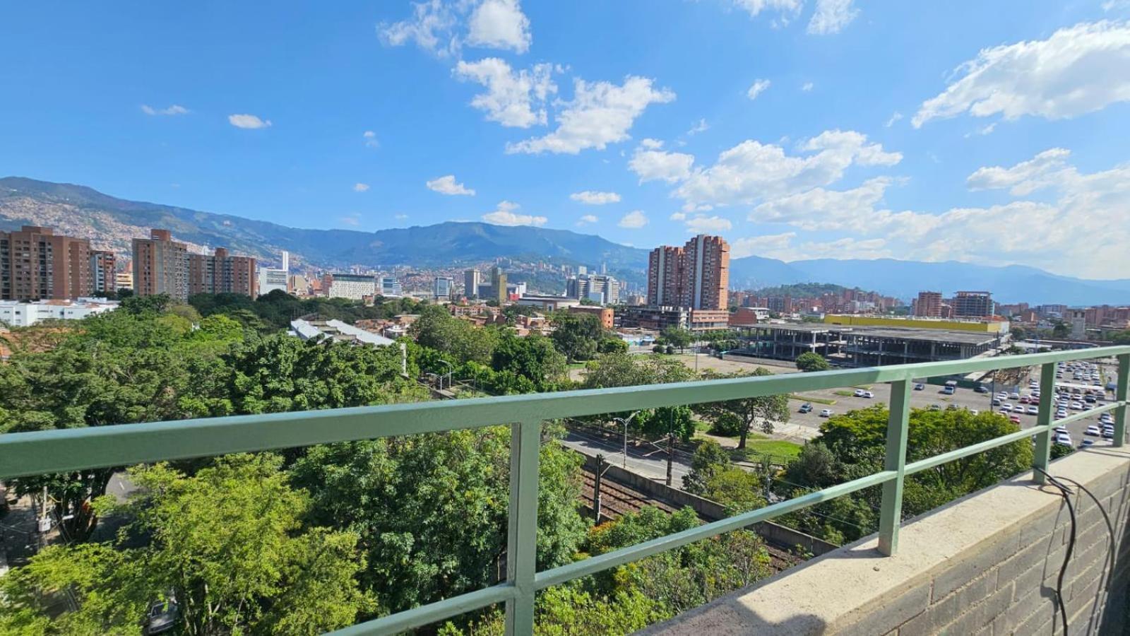B 48 Living By B Rent Apartment Меделин Екстериор снимка